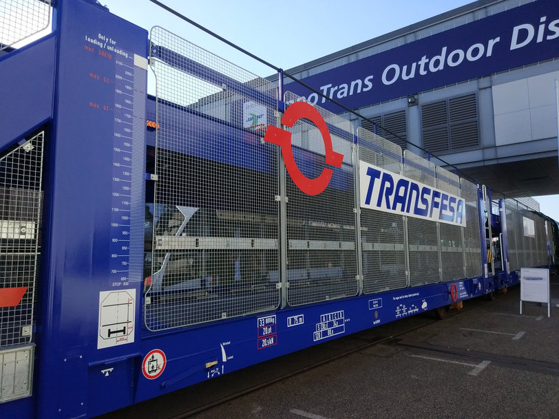 Transfesa Logistics pone en marcha el primer tren con sus nuevos vagones porta-autos de gran capacidad para rutas internacionales